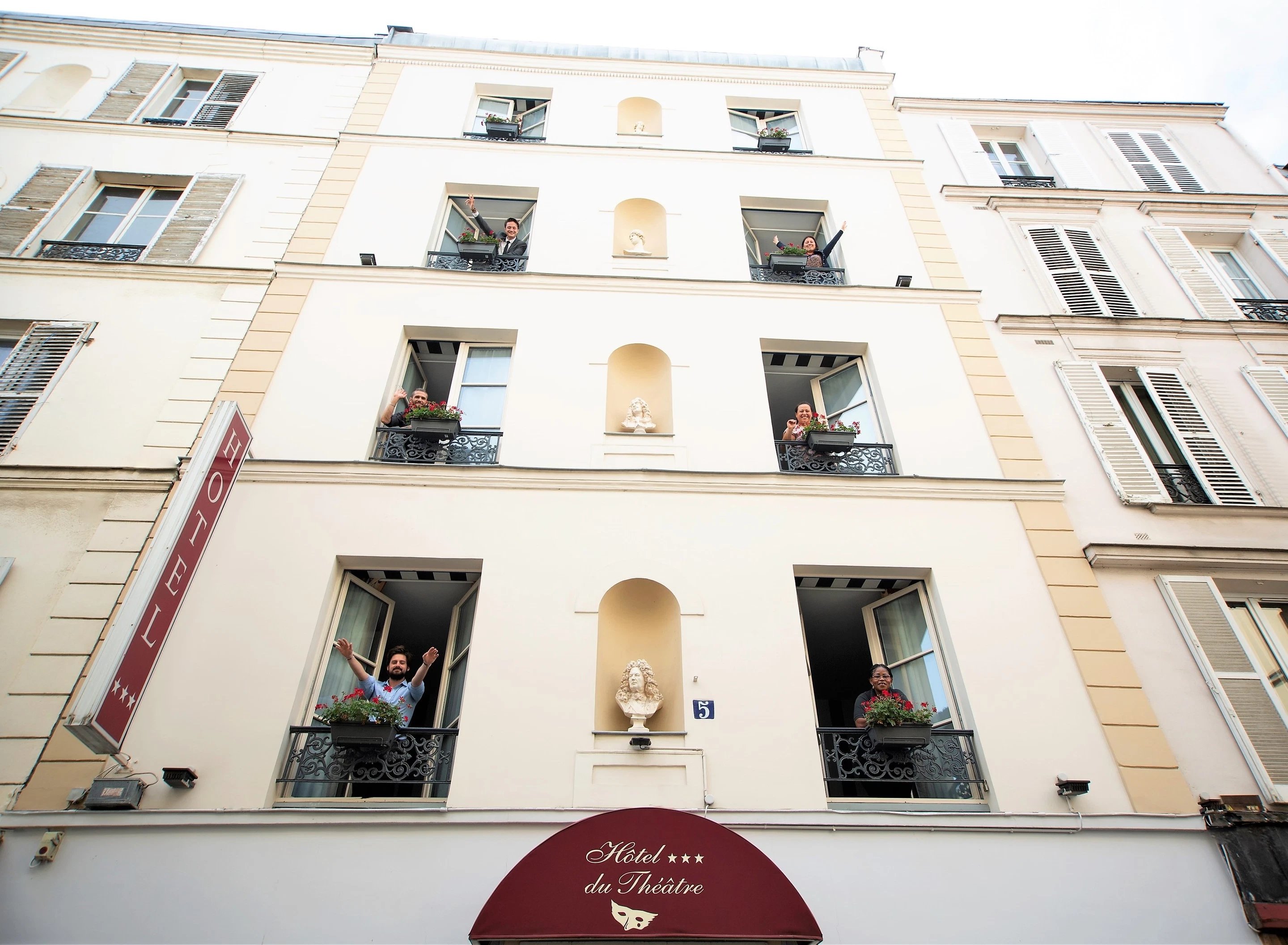 Contact Hotel Du Theatre 5 Rue Du Cheroy 75017 Paris - 